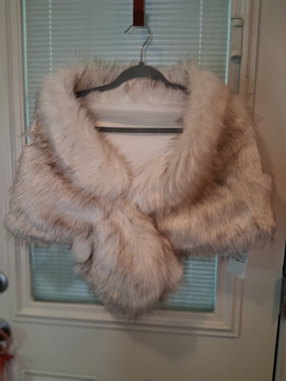 sku156 Faux Fur Shrug Capelet in Cream and Brown Excellent Condition